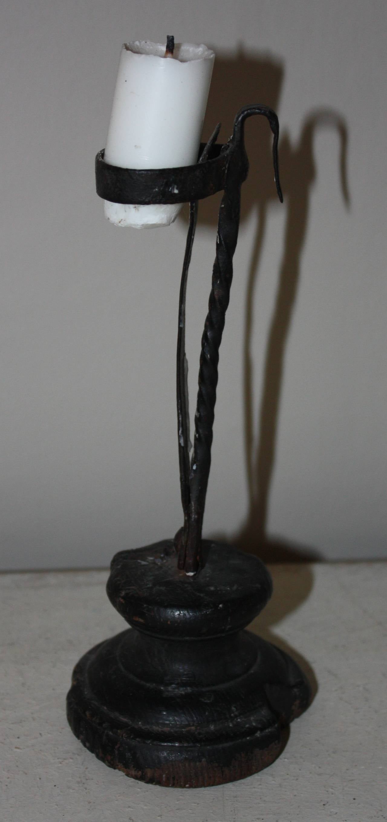 Ferro Portacandele in legno e ferro battuto Folk Art del XVIII secolo in vendita