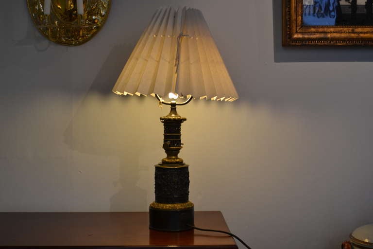 Français Lampe française en métal de la fin du XVIIIe siècle en vente