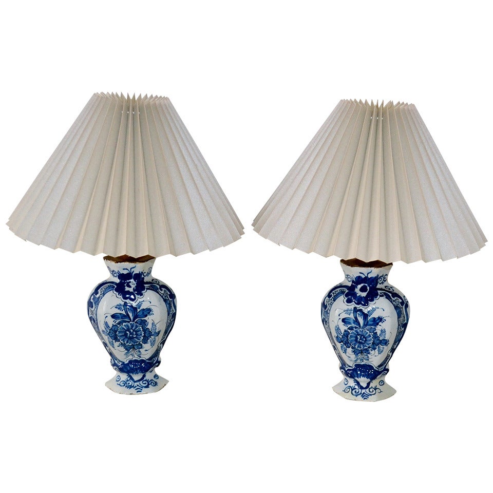 18th Century Rococo Lamps in Faiance For Sale