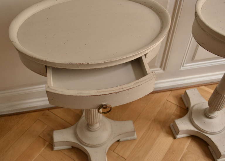 19th Century Pair of Gustavian Bedside Tray Tables In Excellent Condition In Haddonfield, NJ