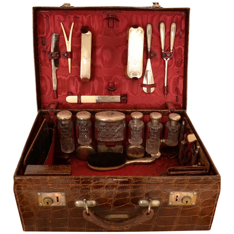 Belle et ancienne valise Imitation croco vintage - Collection