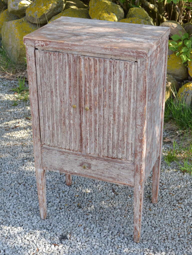 18th Century Gustavian Bedside Table In Good Condition In Haddonfield, NJ