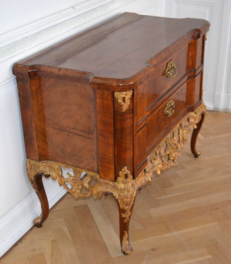 Fantastic, beautiful Altona chest of drawer with a small reminiscence of the lacquer markers mark