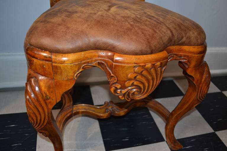 18th Century Pair of Rococo Chairs For Sale 1