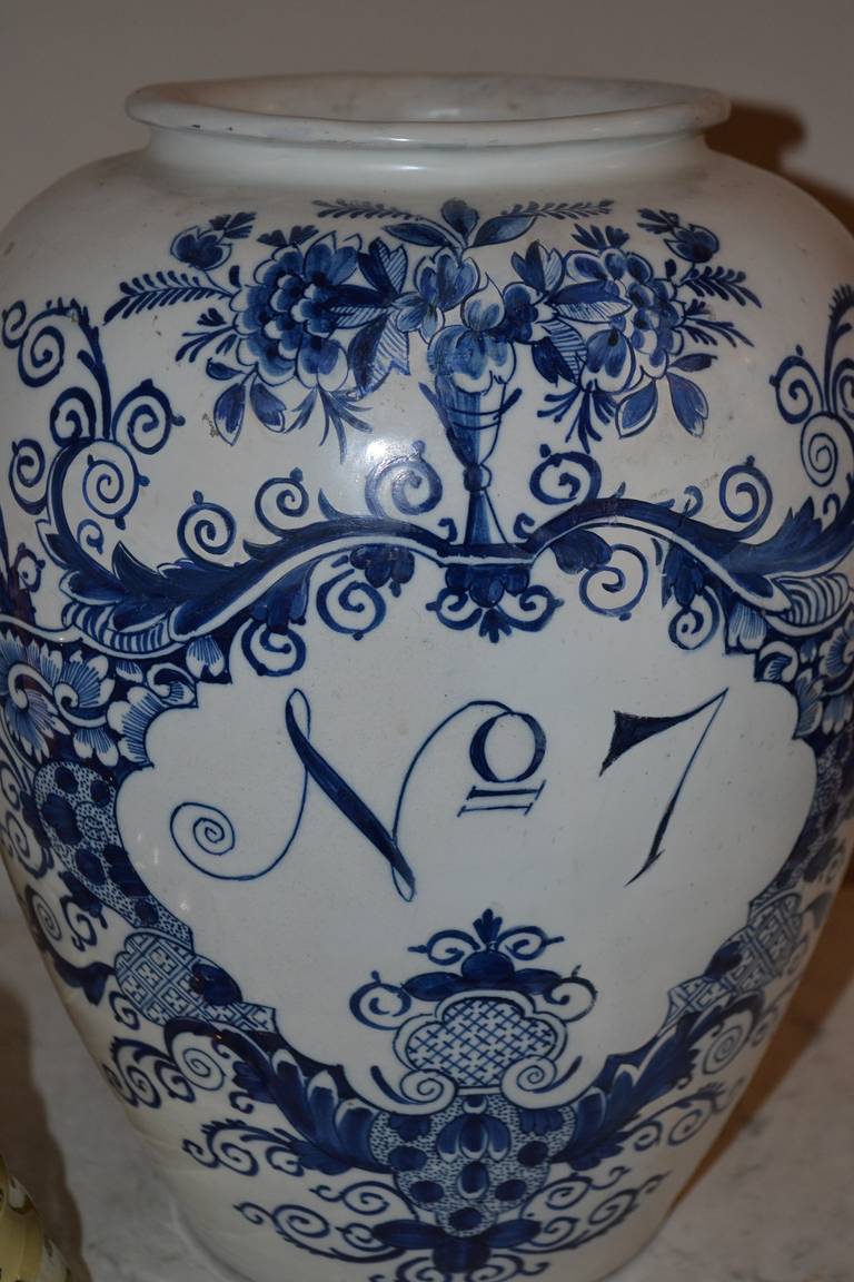 Large 18th Century Delft Tobacco Jar In Good Condition In Copenhagen, K