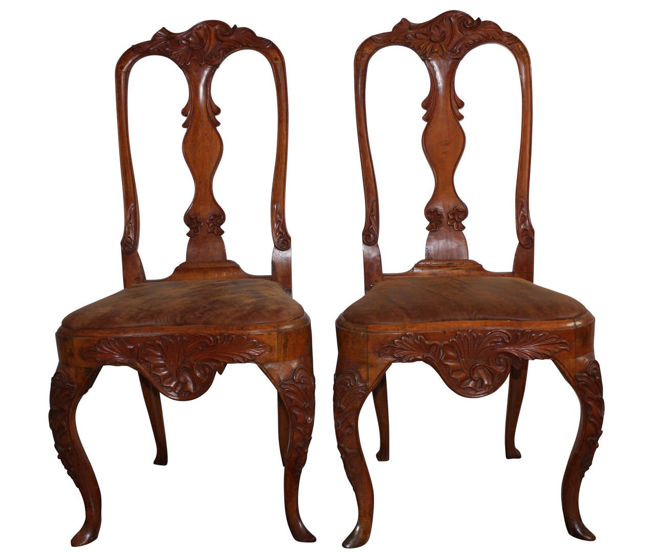 Paar dänische Rokoko-Stühle aus dem 18. Jahrhundert (Geschnitzt) im Angebot