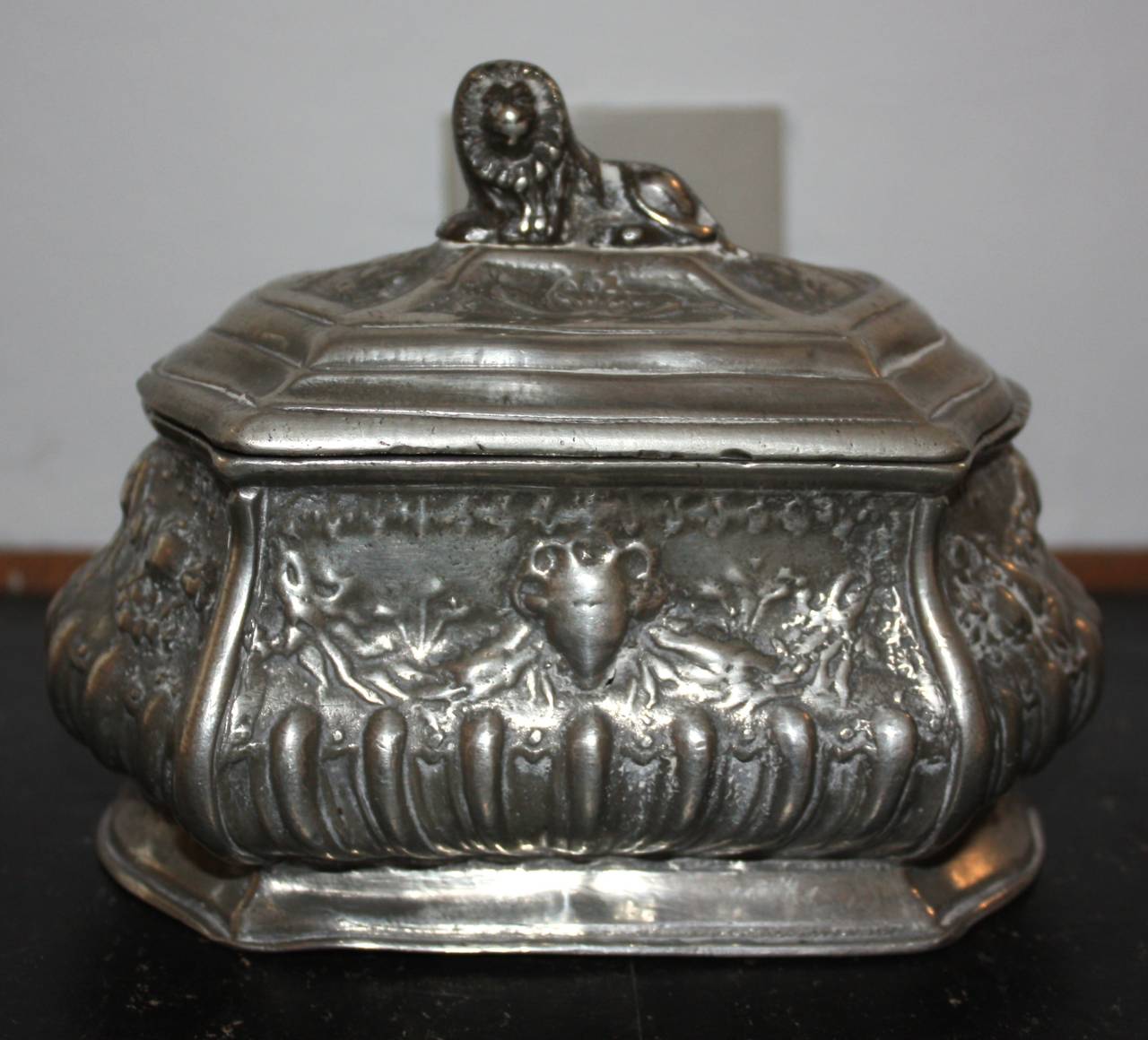 Very beautiful Rococo pewter tea caddy with lion on the lid.