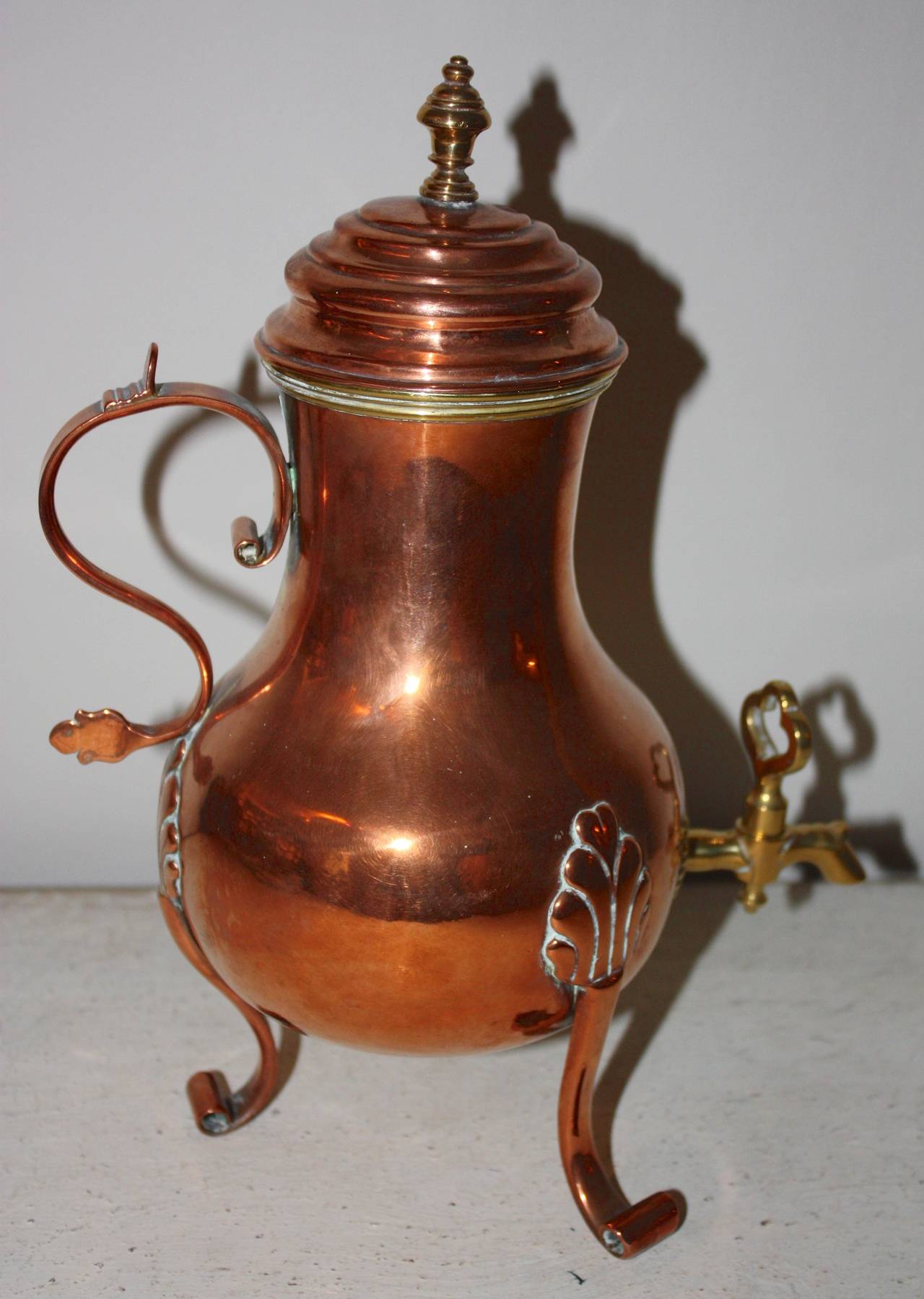 Very nice, not to large, Rococo samovar in copper with brass lining and nozzle.