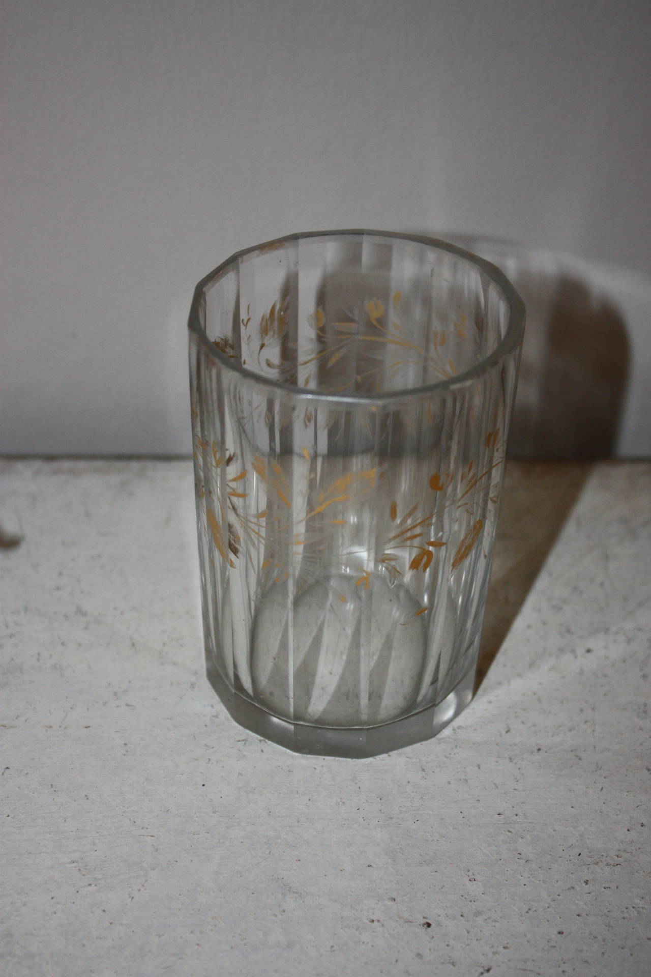 Ensemble de cinq verres du 19ème siècle avec motif de feuille d'or en vente 1
