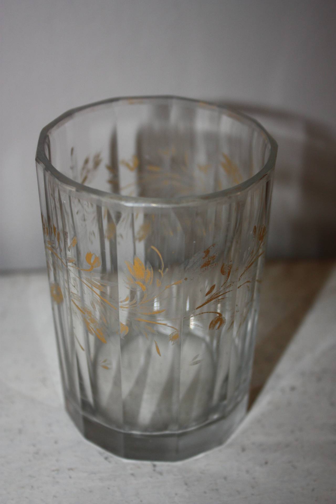 Set von fünf Gläsern aus dem 19. Jahrhundert mit Blattgoldmotiv (Glas) im Angebot