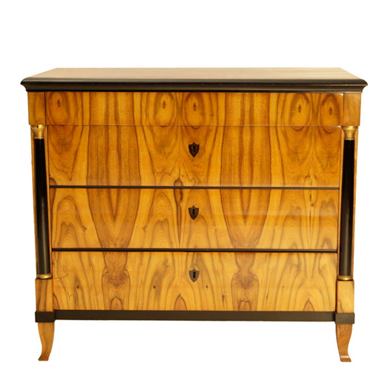 Exquisite Franconia Biedermeier chest of drawers, 1820s.
Walnut veneer with ebonized columns.