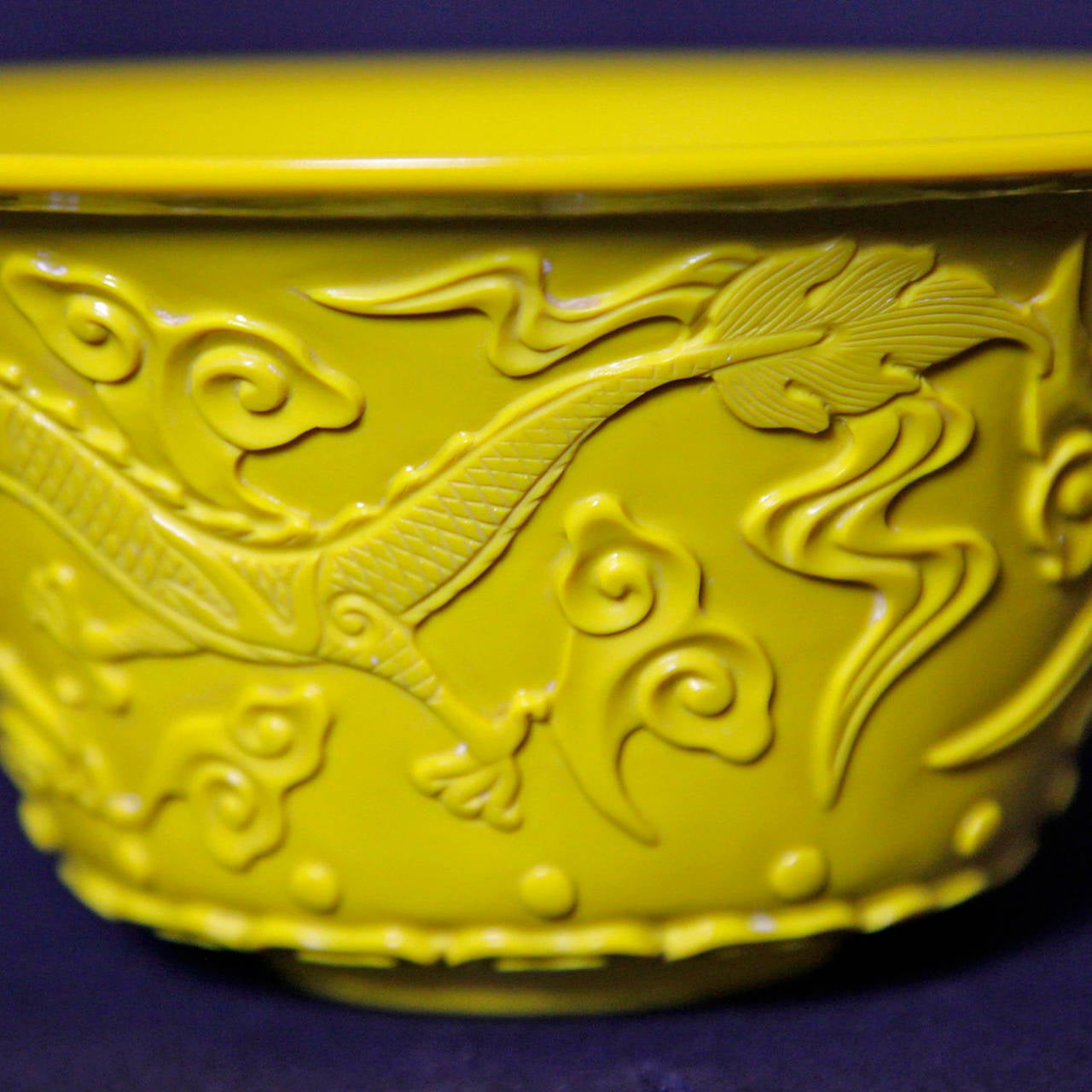 Fantastic china glass bowl, Guangxu period, 1876´s - 1908´s.
decorated with Dragon, Bird and the inscription 