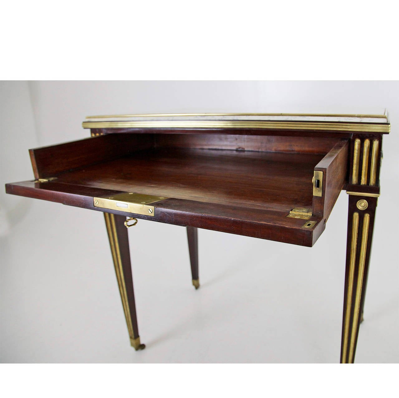 Very beautiful russian classicism Ladies Desk, dating from the 19th Century.
Mahogany veneer, brass inlays and the original marble top!