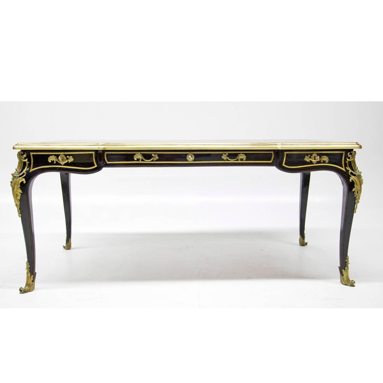 Magnificently french Bureau Plat, 2nd half of 19th Century.
Table in Louis XV style, from the time of Napoleon III.
The table is ebonised and with wonderful fire gilded bronze ornaments.
Oak drawers, old leather with beautiful patina on the
