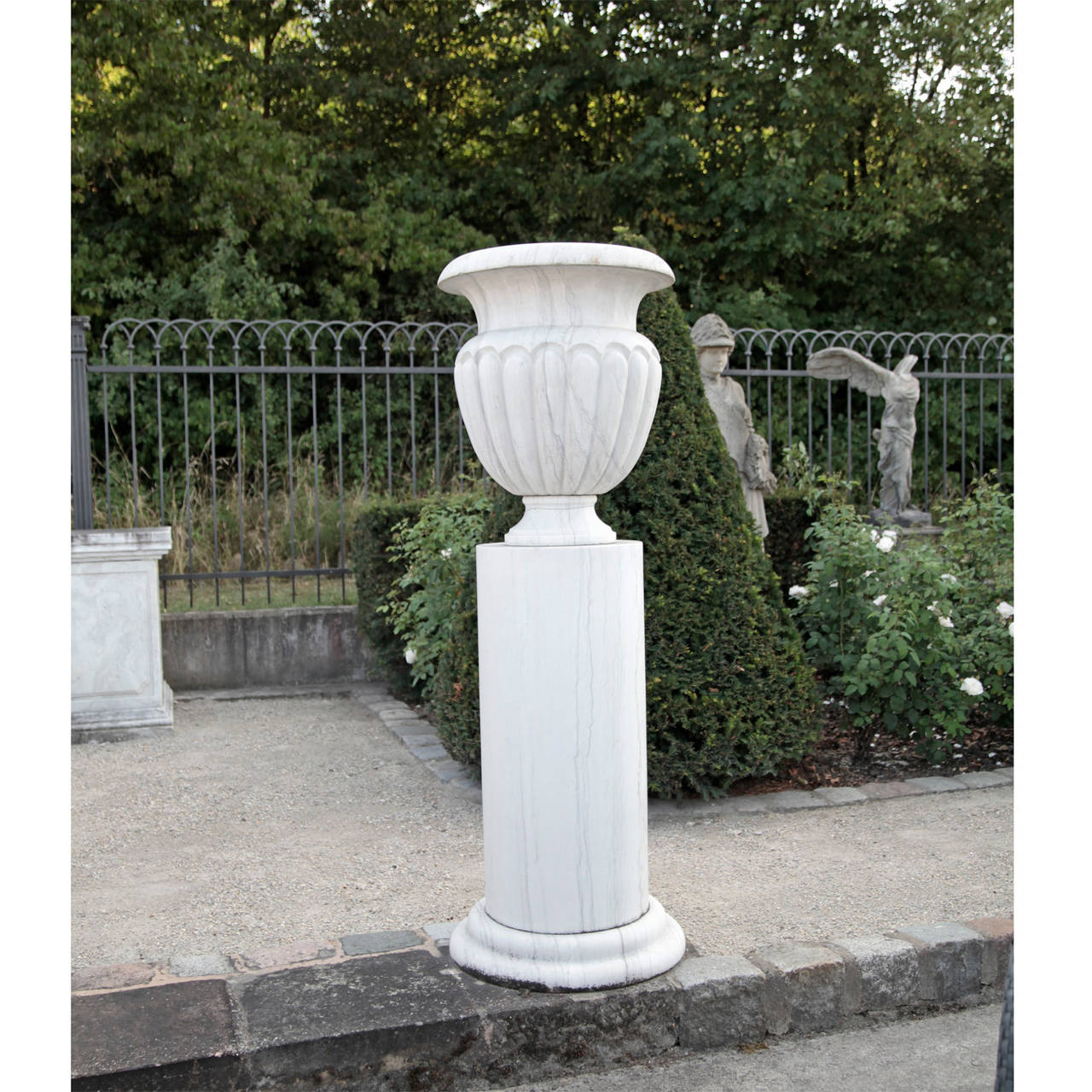 Pair of Monumental Marble Park Vases with Socket from the 20th Century In Excellent Condition In Greding, DE