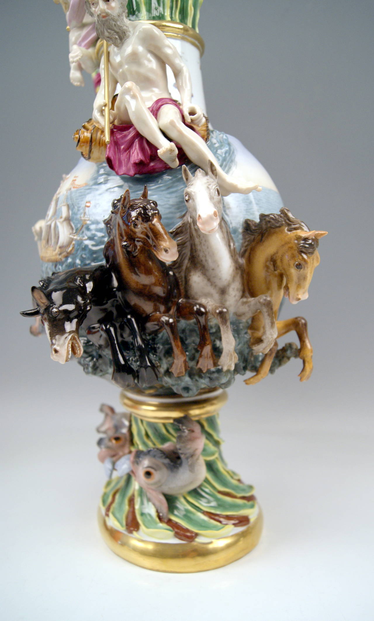 Meissen Porcelain Huge Ewer Water by Kändler made 19th century In Excellent Condition In Vienna, AT