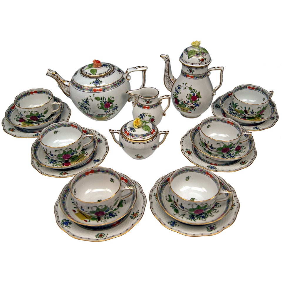 Herend Hungary Fleurs des Indes Coffee & Tea Set Consisting of 22 Parts circa 1950-60