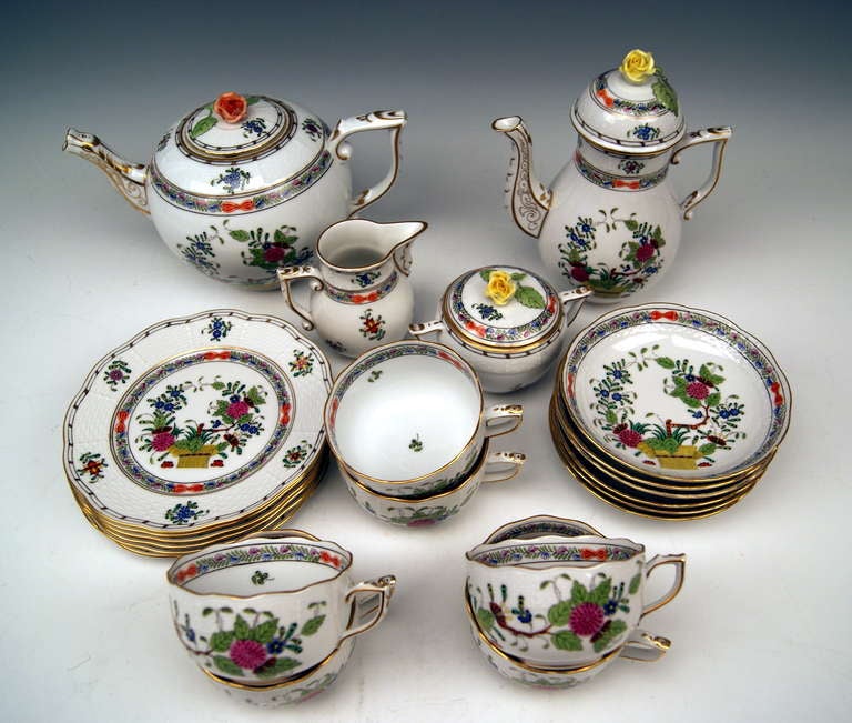 20th Century Herend Hungary Fleurs des Indes Coffee & Tea Set Consisting of 22 Parts circa 1950-60