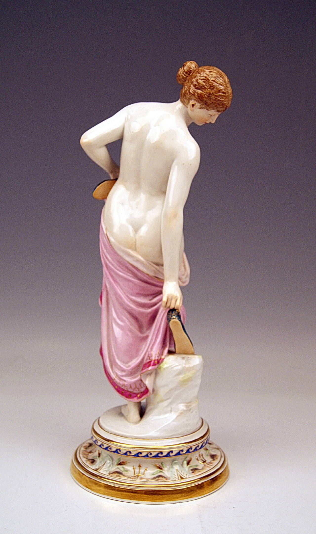 German Meissen Female Nude After The Bath By Robert Ockelmann C.1900