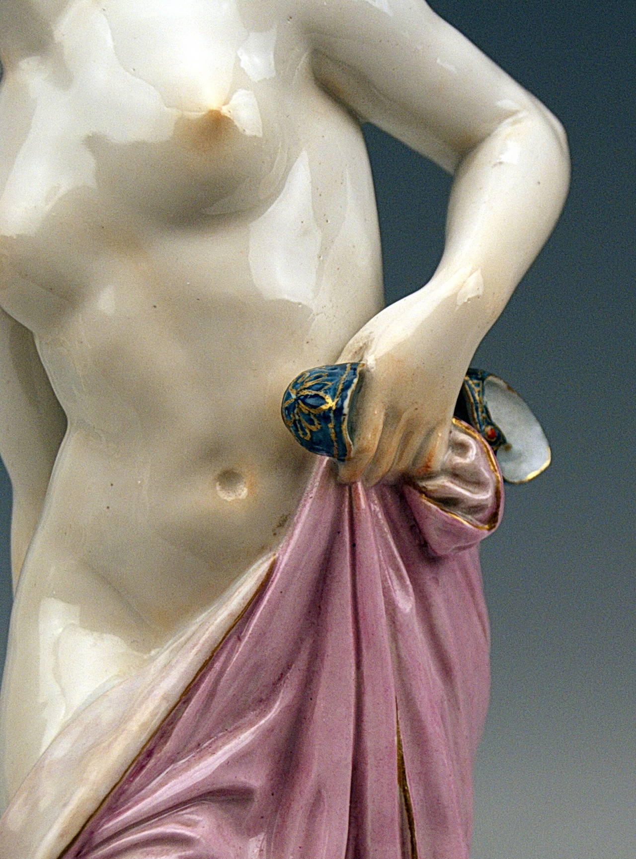 Meissen Female Nude After The Bath By Robert Ockelmann C.1900 In Excellent Condition In Vienna, AT
