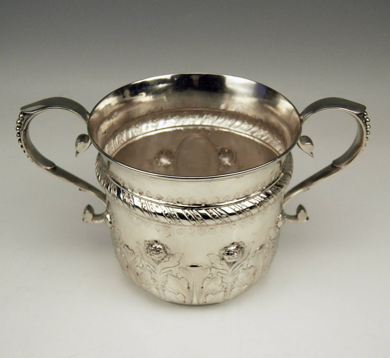 Victorian Silver Champagne Wine Cooler by Walter and John Barnard, London, 1889 For Sale
