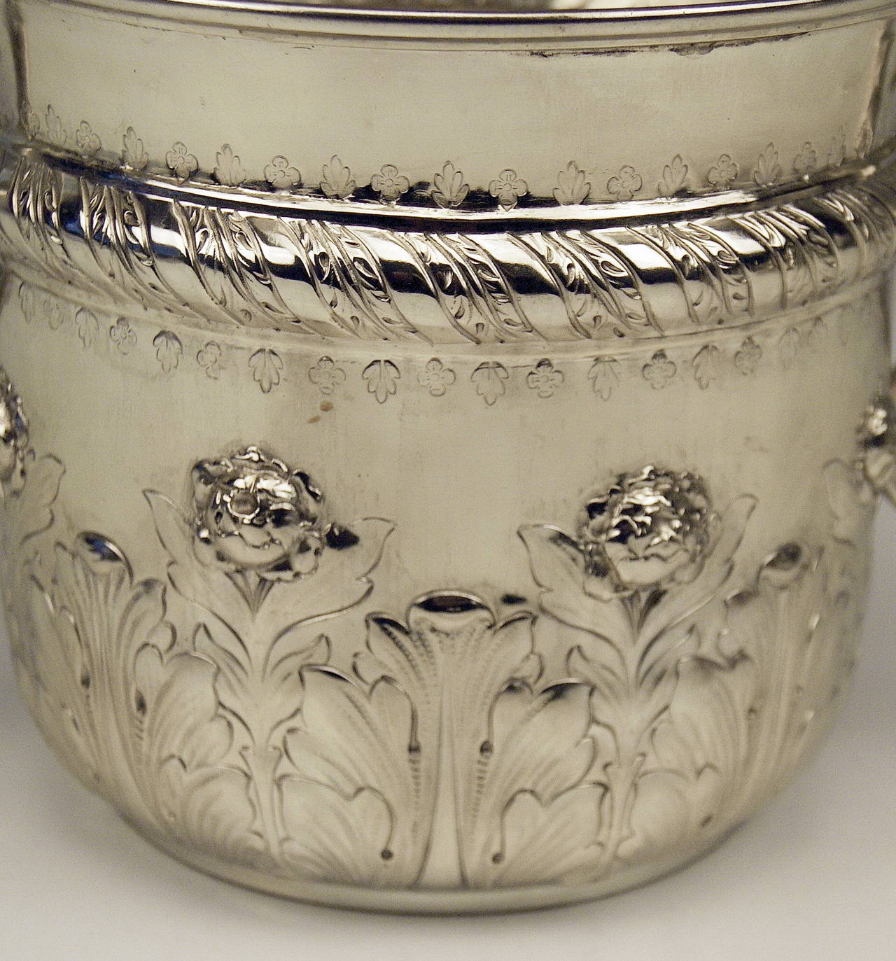 Enfriador de plata para vino de champaña de Walter and John Barnard, Londres, 1889 en Excelente estado para la venta en Vienna, AT
