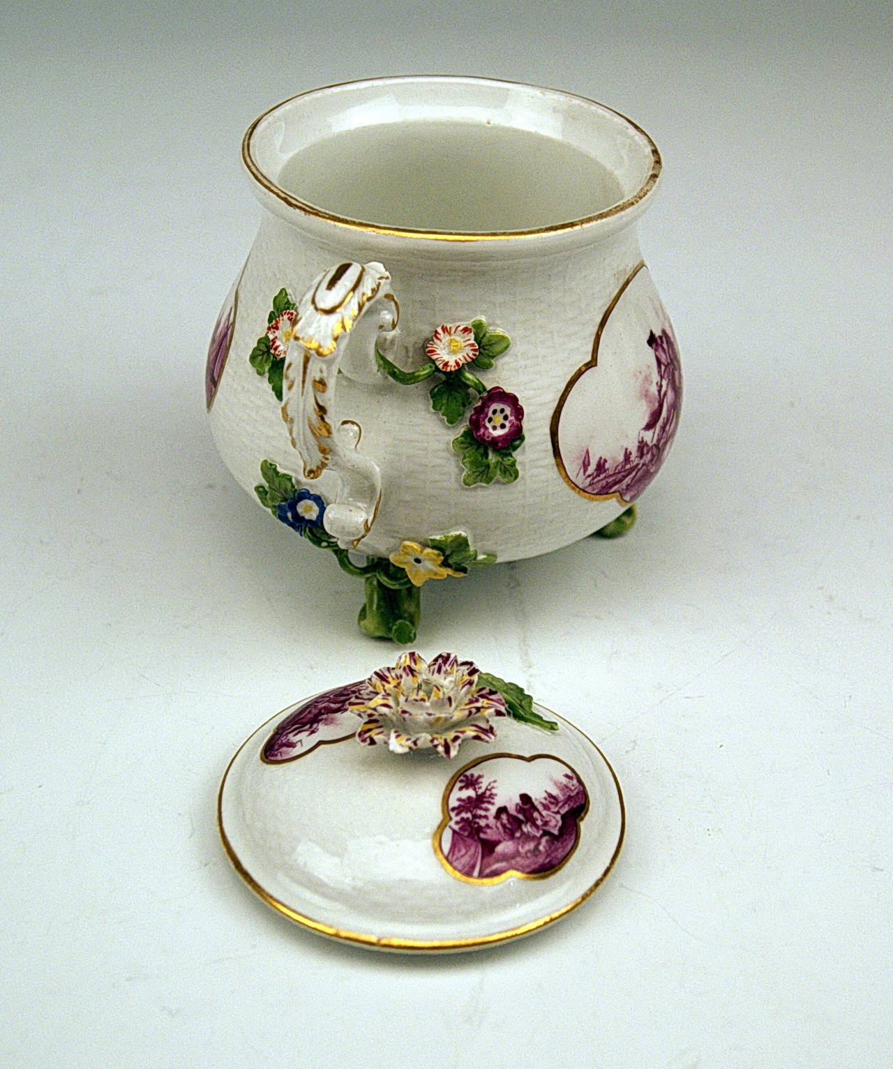 Meissen Lidded Pot Rococo Period, circa 1745 In Good Condition In Vienna, AT