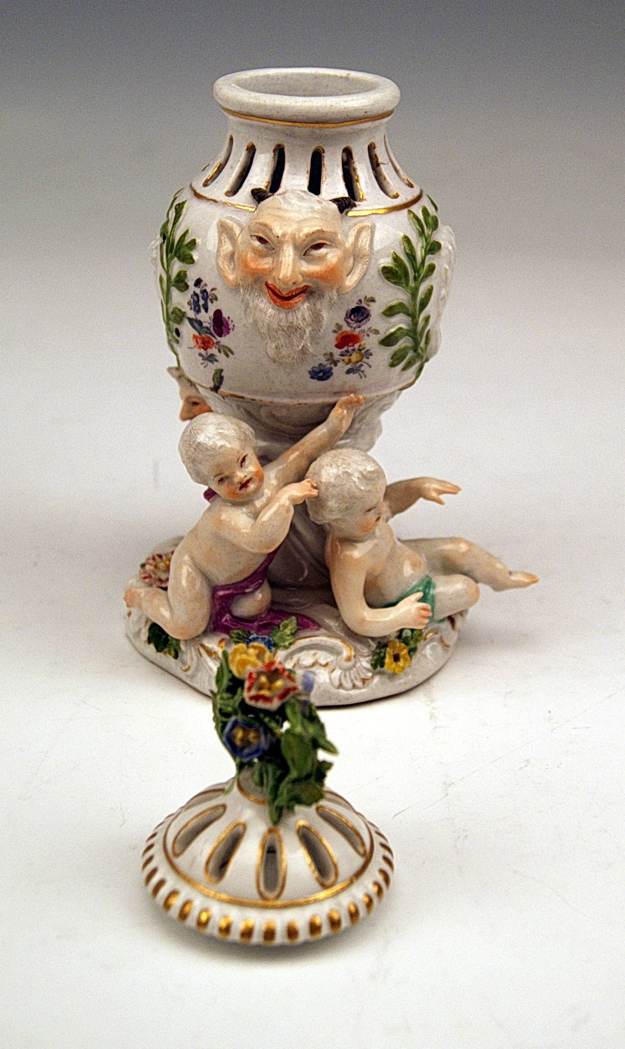 Porcelain Meissen Brule Parfum Lidded Vase, Rococo Period circa 1745