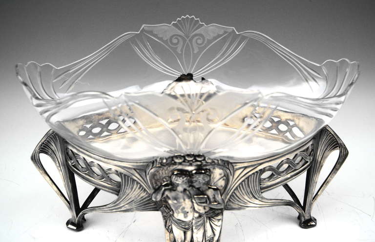 Wmf Art Nouveau Flower Dish JardiniÉre Silver-plated Original Glass Liner C.1900 In Excellent Condition In Vienna, AT