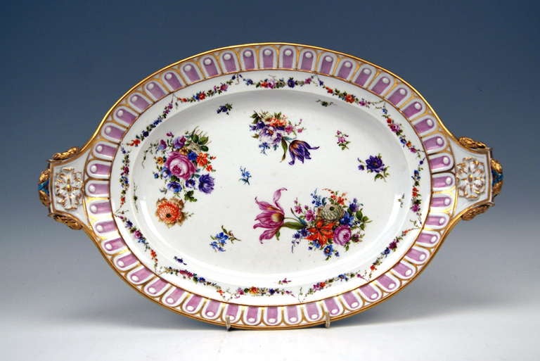 Grande soupière à couvercle de Meissen avec plateau ovale Période Marcolini C.1800 Excellent état à Vienna, AT