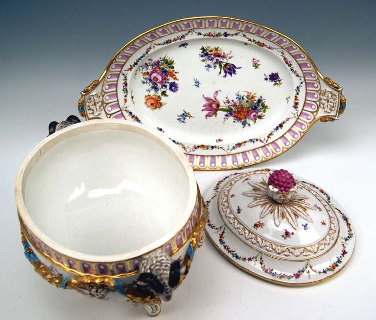 XVIIIe siècle et antérieur Grande soupière à couvercle de Meissen avec plateau ovale Période Marcolini C.1800