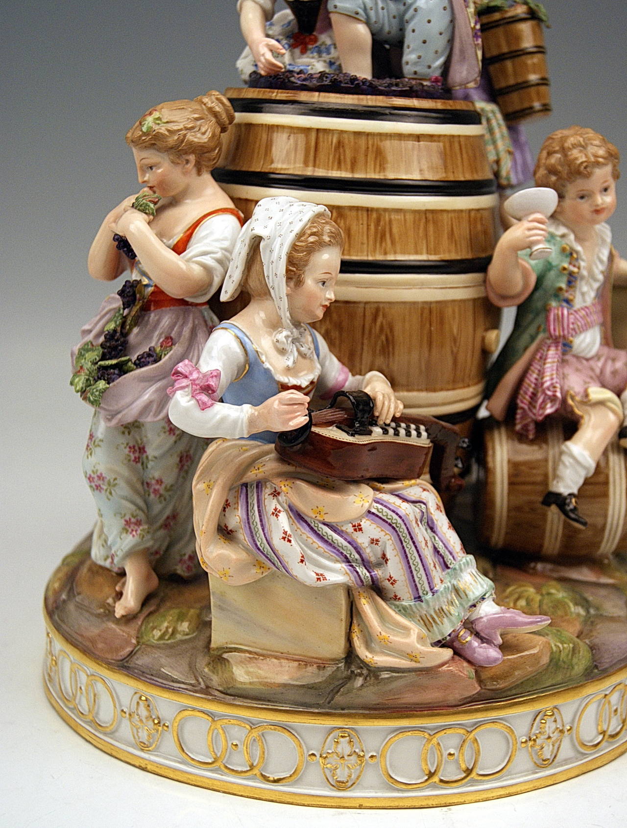 Meissen Porcelain Children and Wine Cask Figure by Schoenheit, circa 1860 In Excellent Condition In Vienna, AT