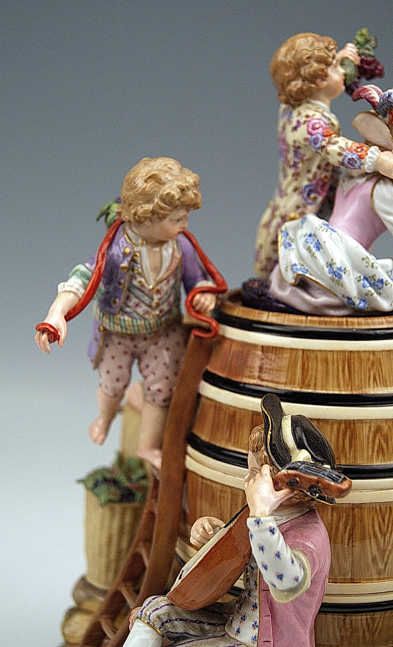 Meissen Porcelain Children and Wine Cask Figure by Schoenheit, circa 1860 2