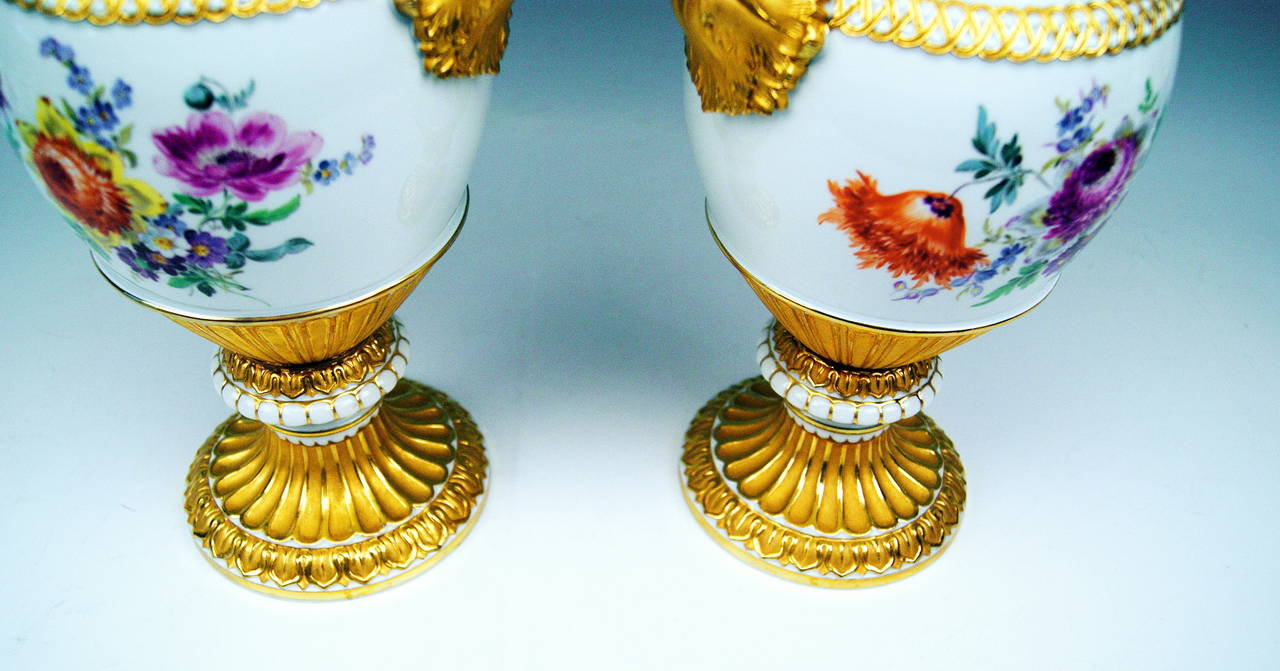 Meissen Pair of Snake Handle Vases with Flowers, circa 1924-1934 In Excellent Condition In Vienna, AT
