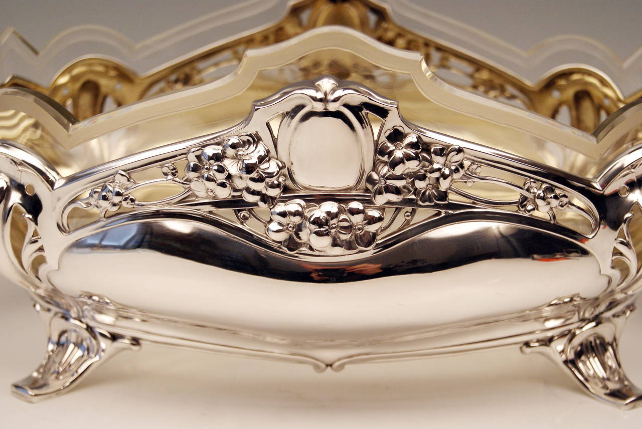 Silver Art Nouveau German Large Flower Bowl Glass Liner by Bruckmann cirac 1900 In Excellent Condition In Vienna, AT