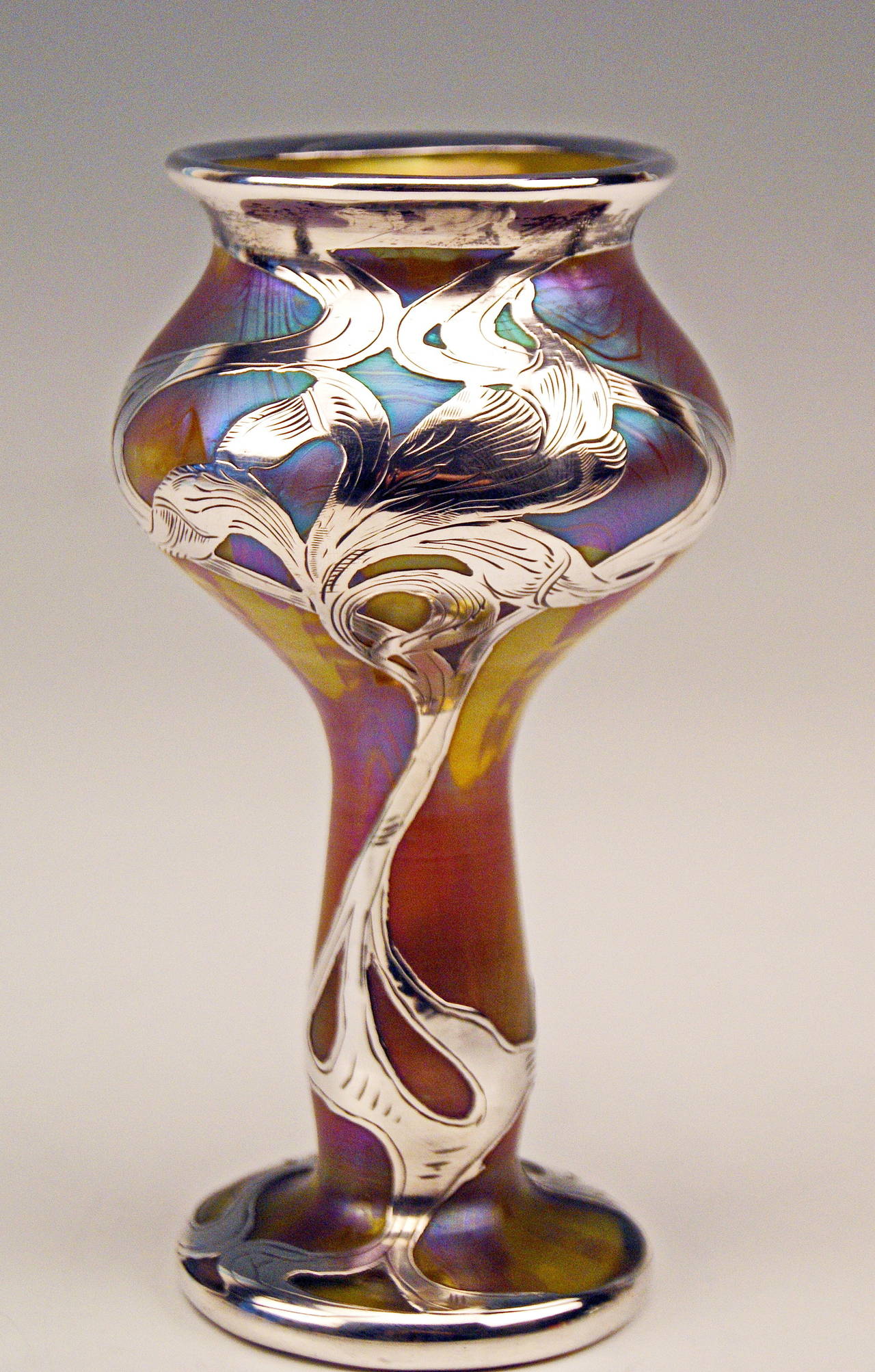 Vase Loetz Veuve Art Nouveau Phaenomen Gre Silver Overlay, circa 1900 Excellent état - En vente à Vienna, AT