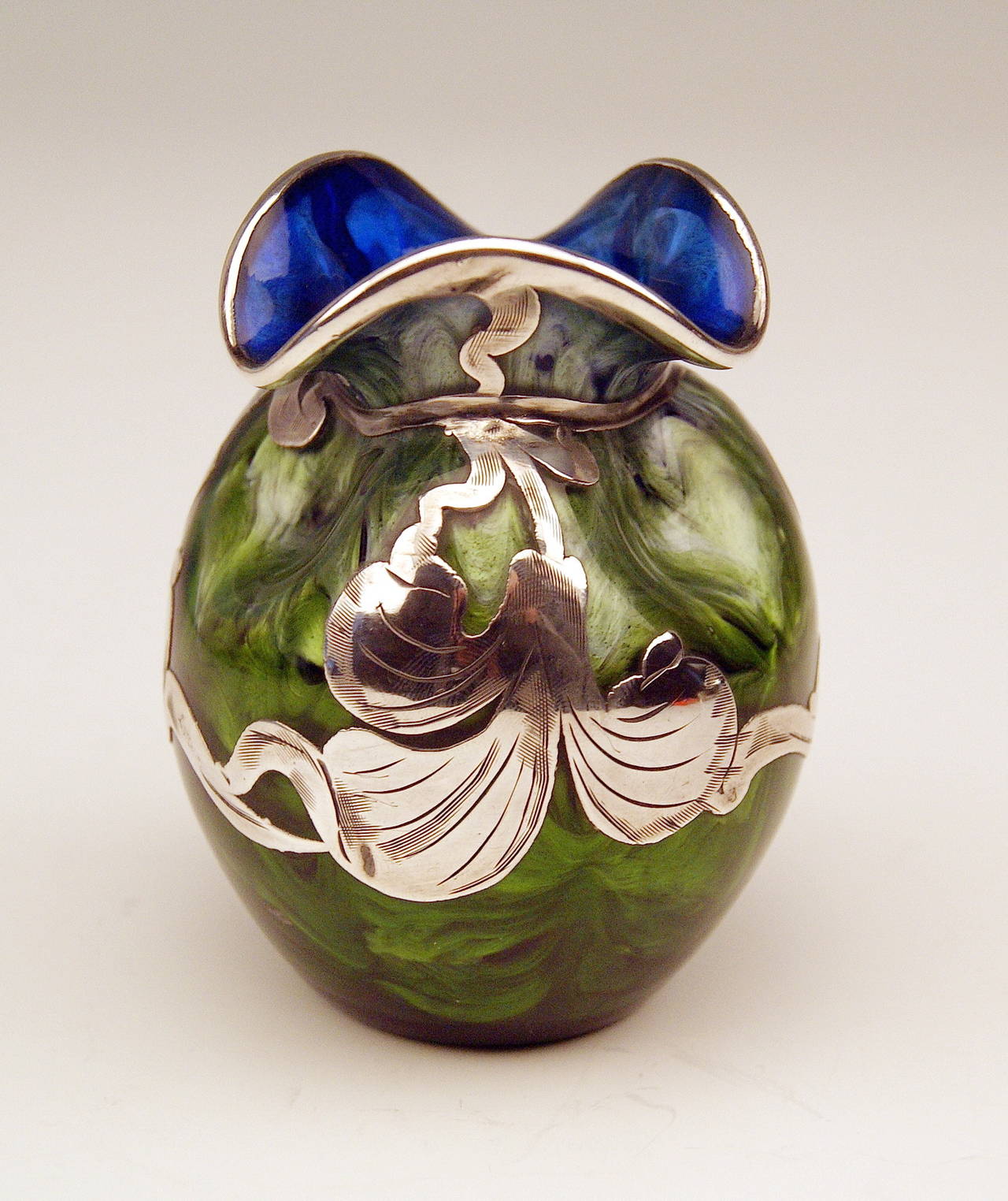 Early 20th Century Vase Loetz Widow Art Nouveau, Titania Cobalt Blue Silver Overlay, circa 1905