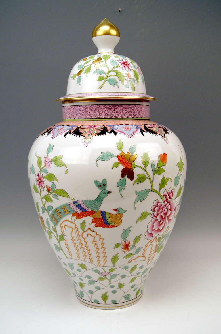 HEREND HUGE LIDDED VASE ABUNDANTLY PAINTED WITH MOST REMARKABLE PATTERN:  MULTICOLOURED DECORATIONS OF ASIAN TYPE LAID ON WHITE PORCELAIN GROUND  ( = SO-SAID CHINOISERIES), WITH PEACOCKS AND FLOWER'S BLOSSOMS OF FINEST QUALITY.
ADDITIONALLY, 