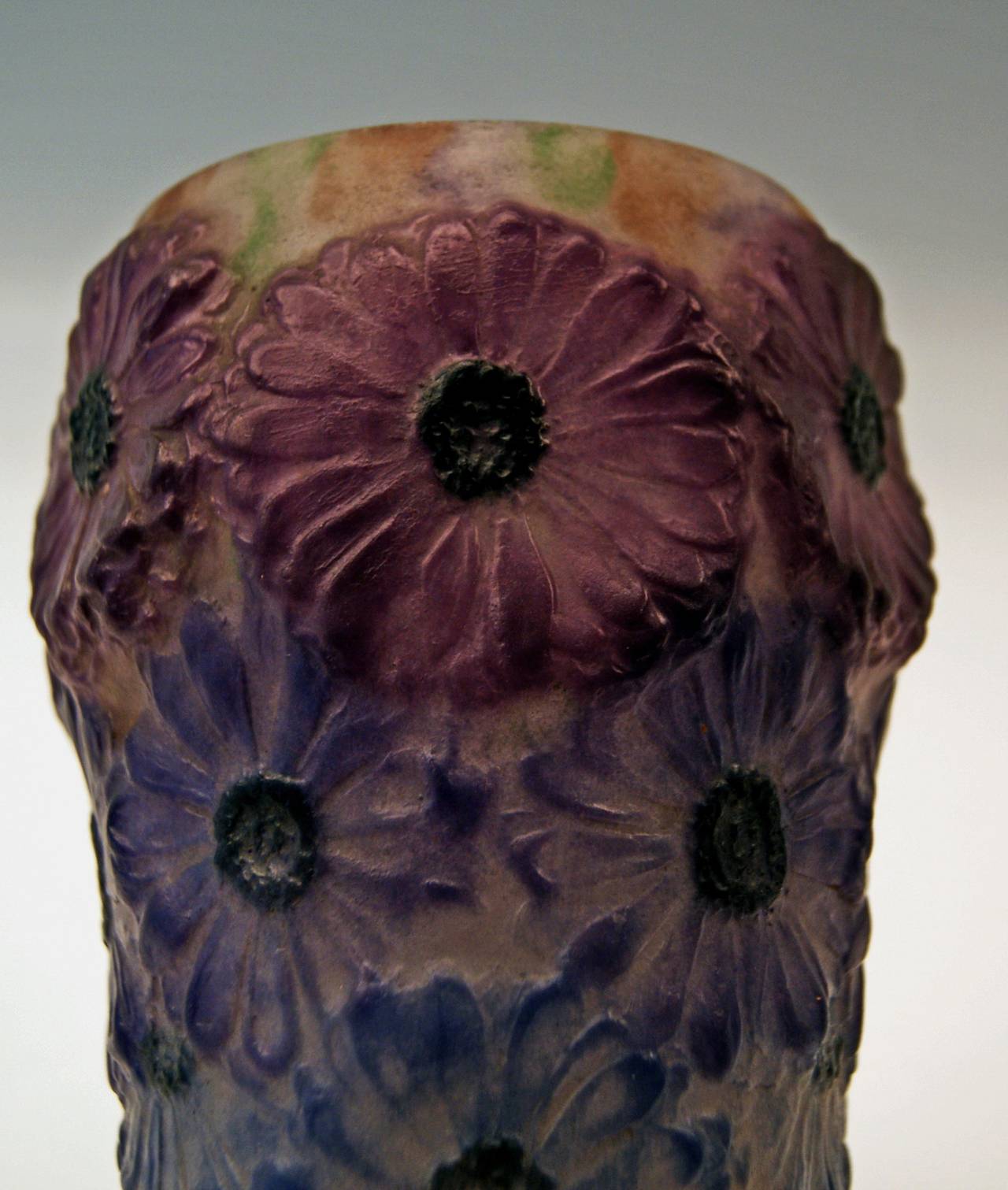 Francese Vaso Art Déco con calendule di Gabriel Argy-Rousseau, Francia, 1920 circa in vendita