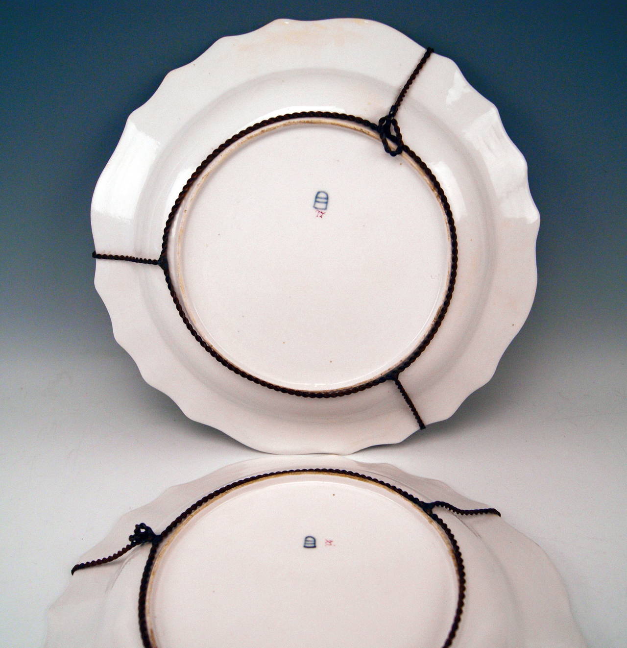 Two Huge Baroque, Imperial Viennese Porcelain Manufactory Plates, circa 1750 In Excellent Condition In Vienna, AT