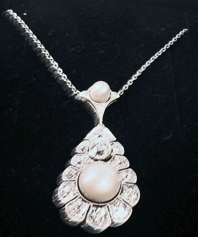 1920s Art Deco Sea Pearl 1.90 Carat Diamond Gold Pendant Necklace In Excellent Condition In Vienna, AT