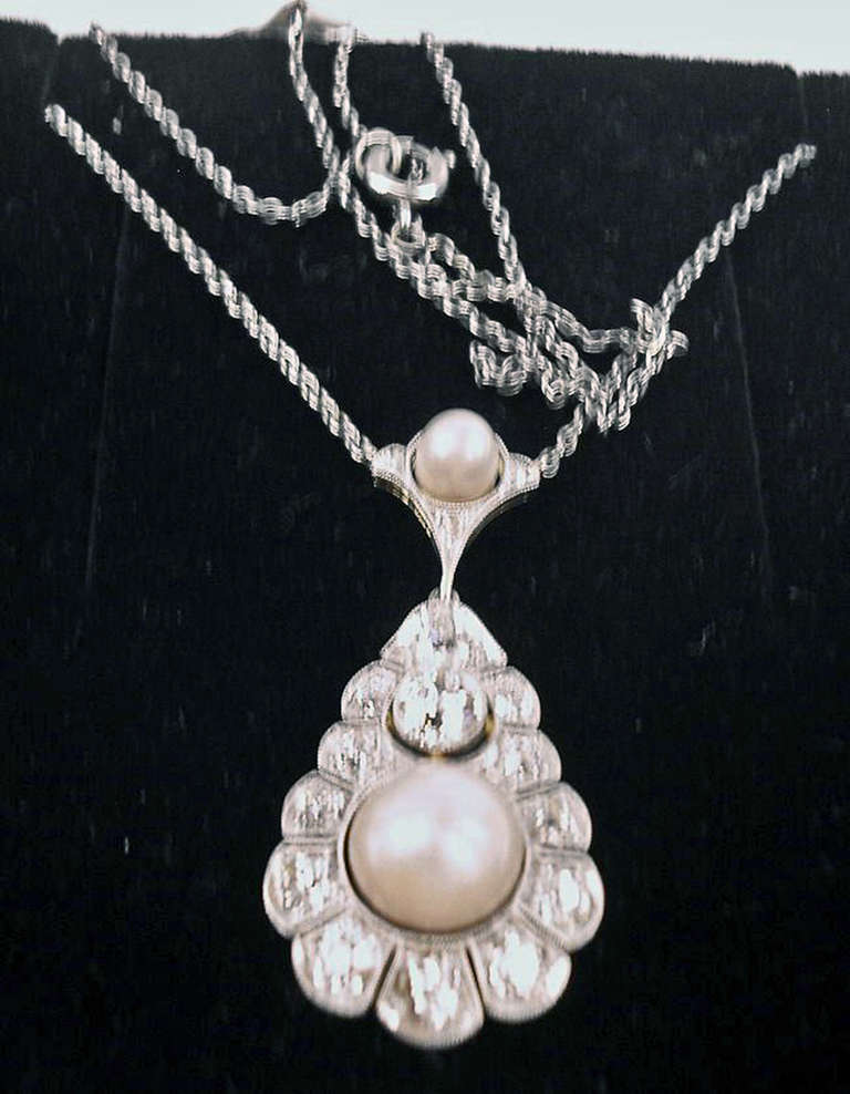 Women's 1920s Art Deco Sea Pearl 1.90 Carat Diamond Gold Pendant Necklace