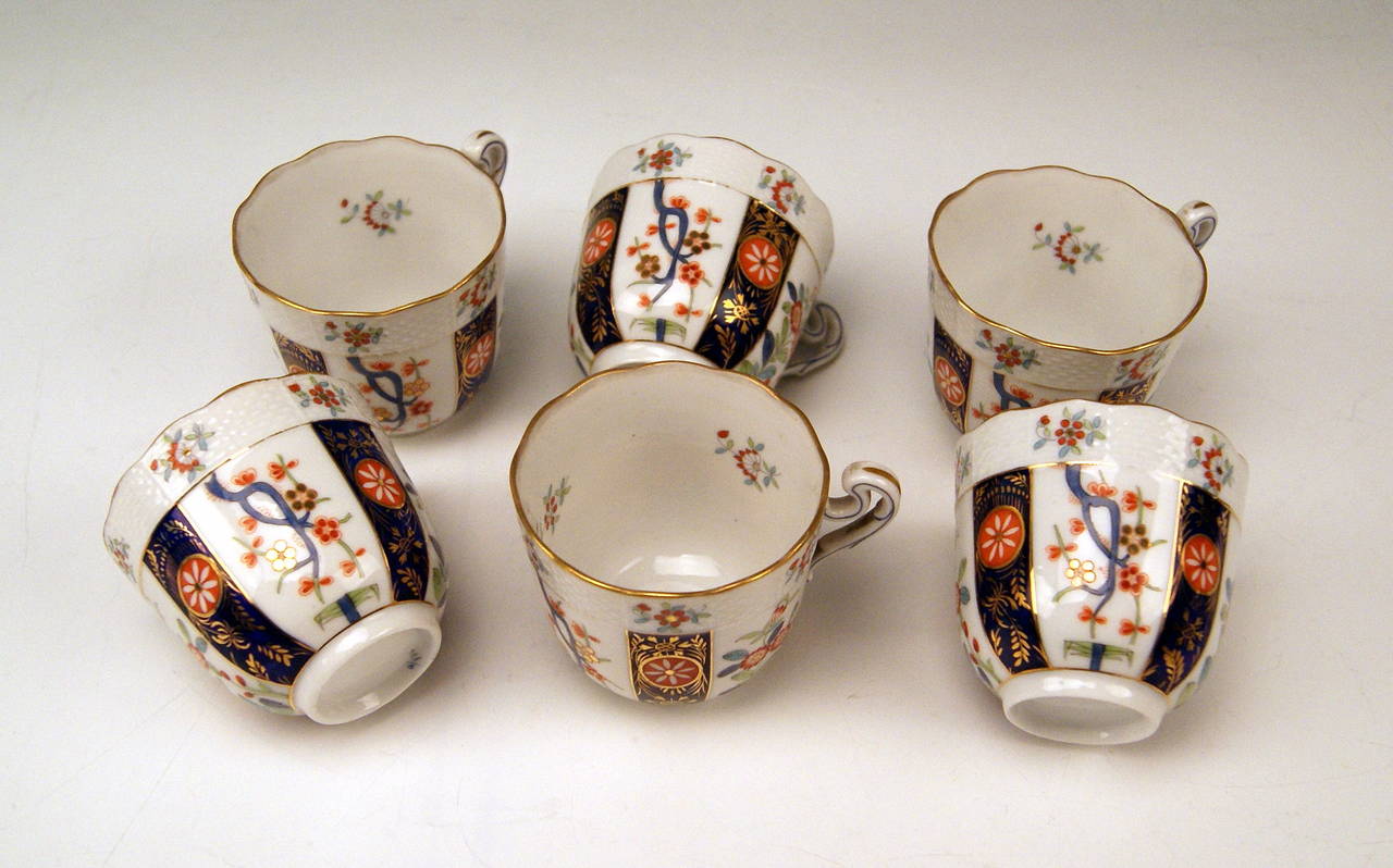 Herend Rare Coffee Set for Six Persons with Chinoiserie Flower Decor In Excellent Condition In Vienna, AT