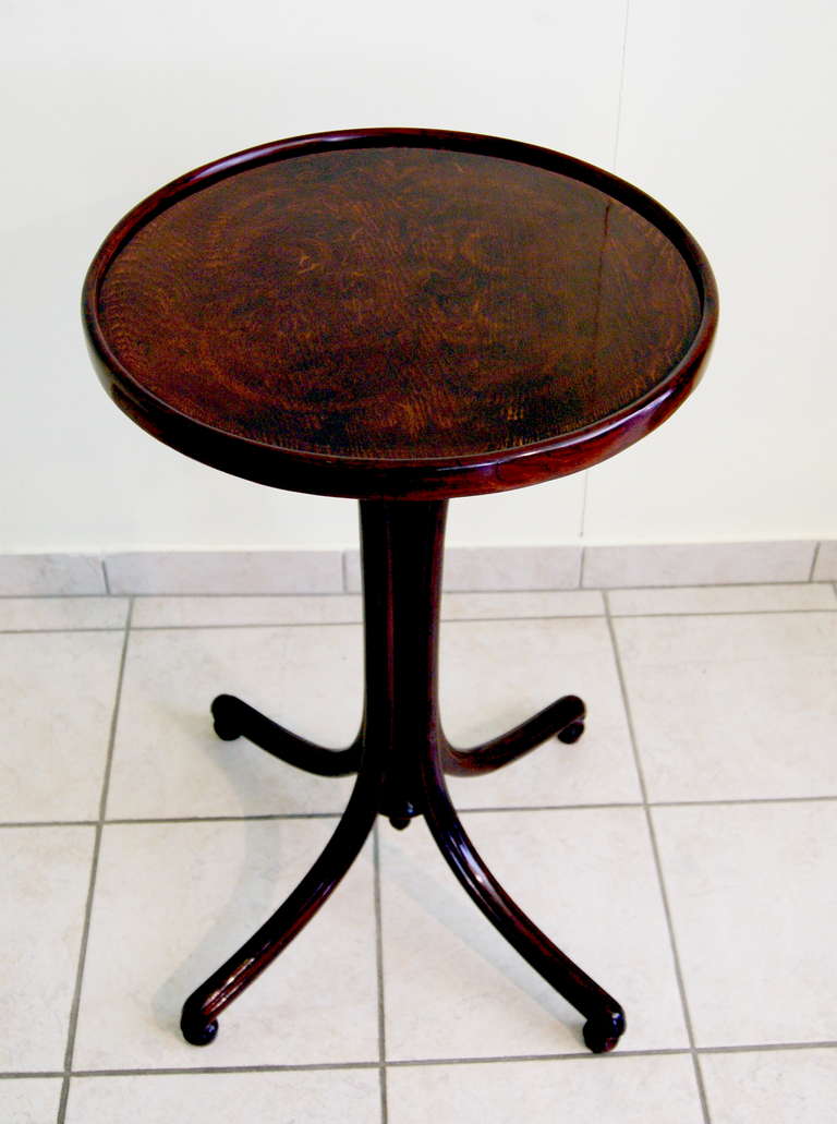 Thonet Round Art Nouveau Table Model Number 8211b, circa 1905 In Excellent Condition In Vienna, AT