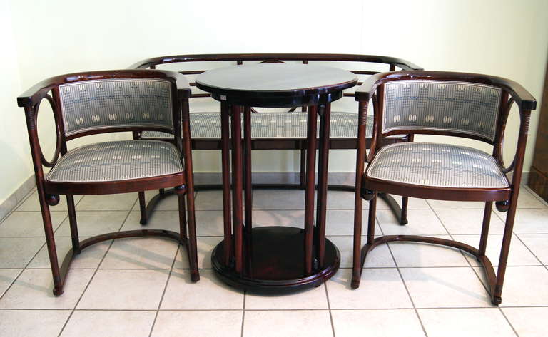 Thonet Art Nouveau Four-Piece Parlor Set of Bench, Armchairs and Table, ca. 1905 In Excellent Condition In Vienna, AT