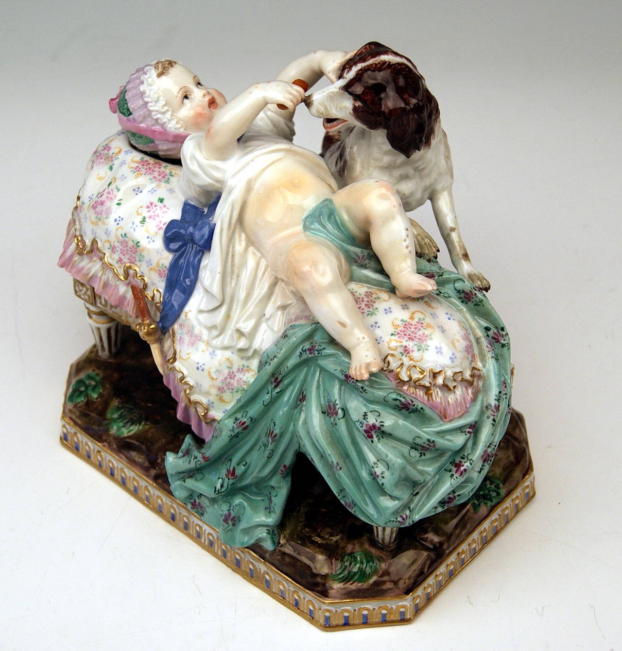 Porcelaine Joli groupe de figurines de Meissen par Acier of the Placidness of Childhood, 1840 en vente