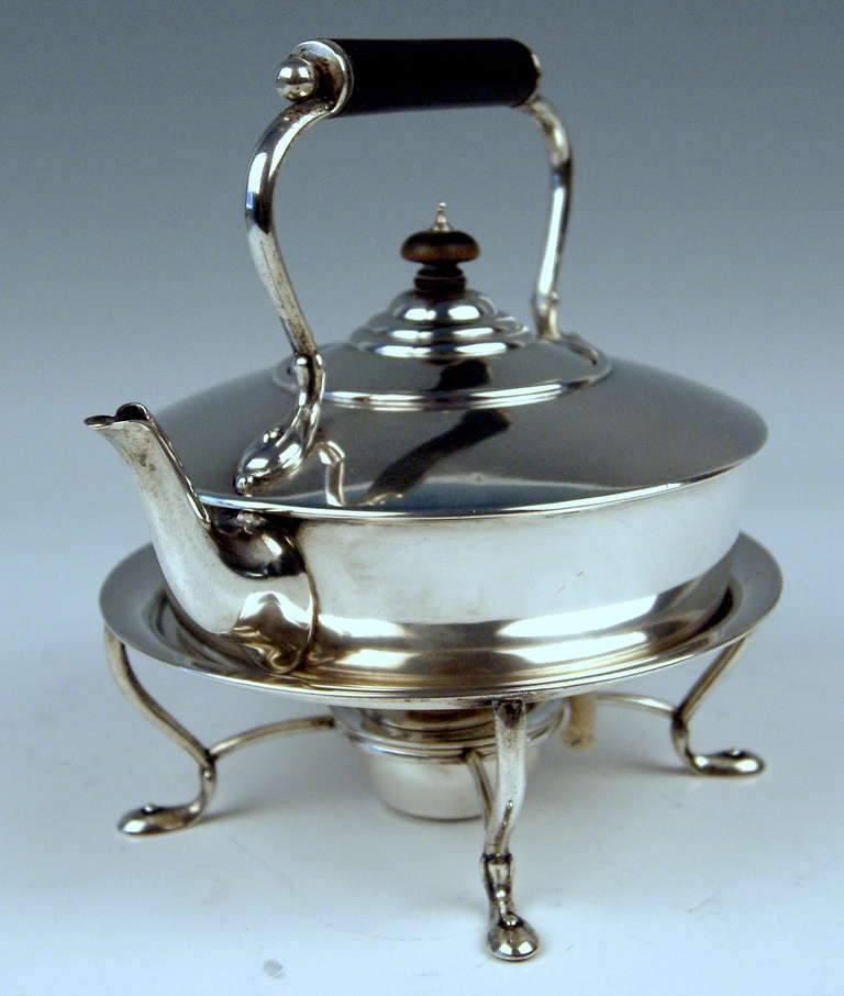 SILVER UK ART NOUVEAU TEA POT ON RECHAUD  /  CHAFING DISH:
 Most elegant lidded tea pot which can be attached to struttings including chafing-dish. There is a small bowl with hinged domed lid mounted at strutting's middle area:  A hank / skein