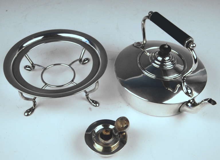 Tetera Art Nouveau de plata de ley sobre Rechaud de Barnard UK, Londres, hacia 1895 en venta 4