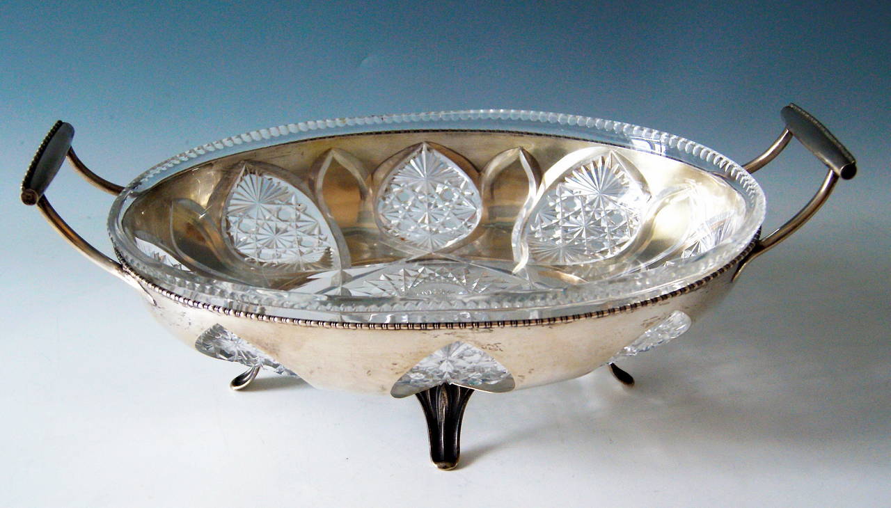 austrian silver excellent huge bowl vienna 
art nouveau  /  made circa 1900-10

stunningly made oval silver bowl of finest quality.
the bowl has smooth surface   /   its edged areas (handles included)  are decorated with so-said pearl