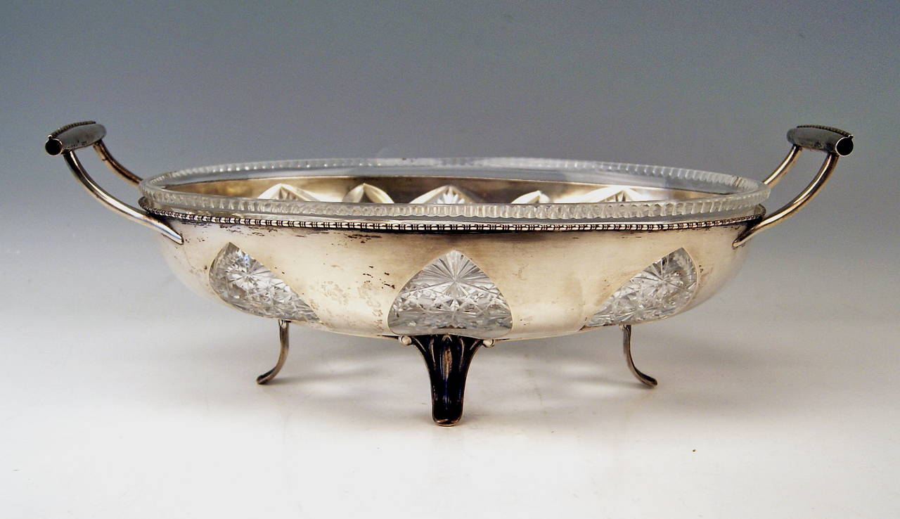 Argento Ciotola enorme austriaca in argento con rivestimento in vetro, 1900-1910 circa in vendita